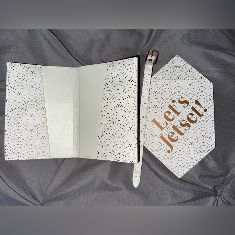 The Jet Set Diaries White and Gold Travel Set